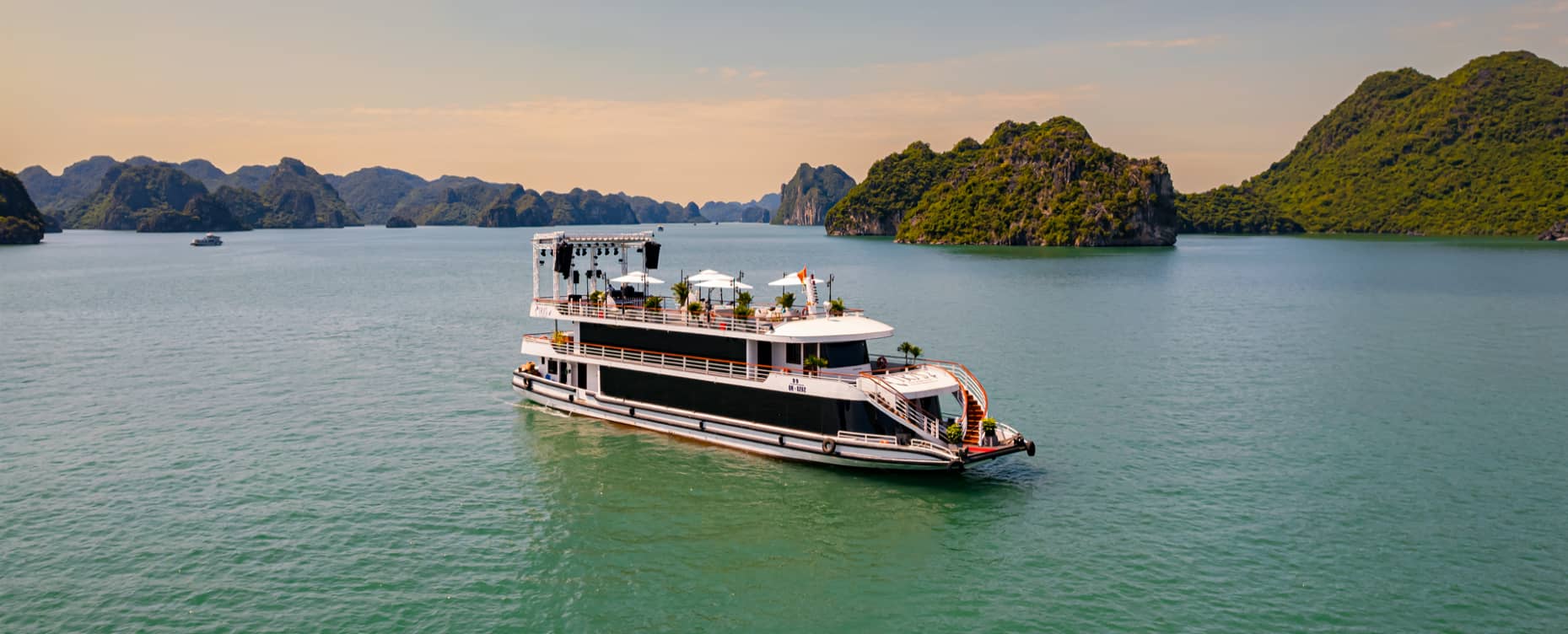 Du thuyền Iris Cruises khám phá Vịnh Hạ Long trong ngày