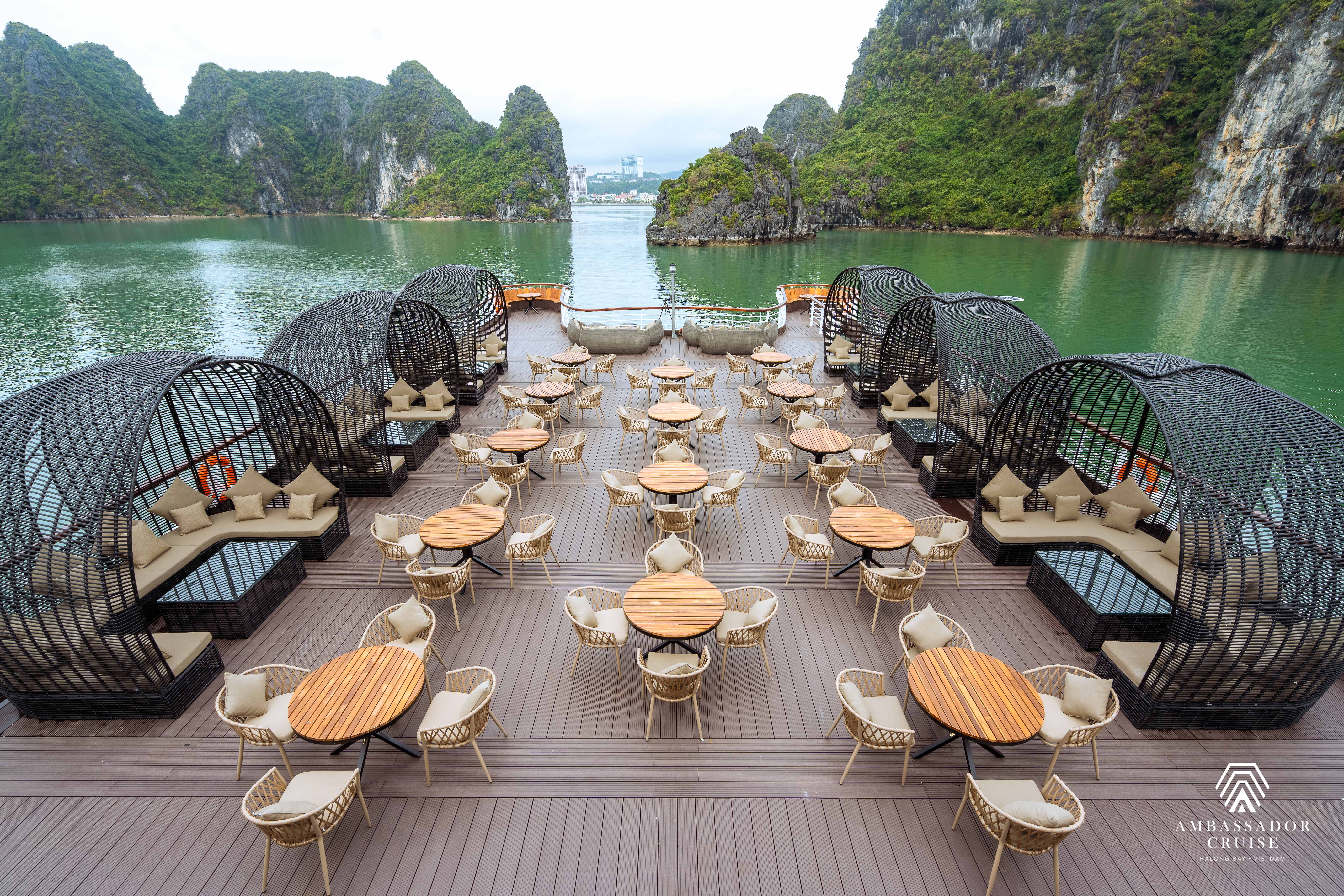Sundecks Du thuyền Ambassador Cruise