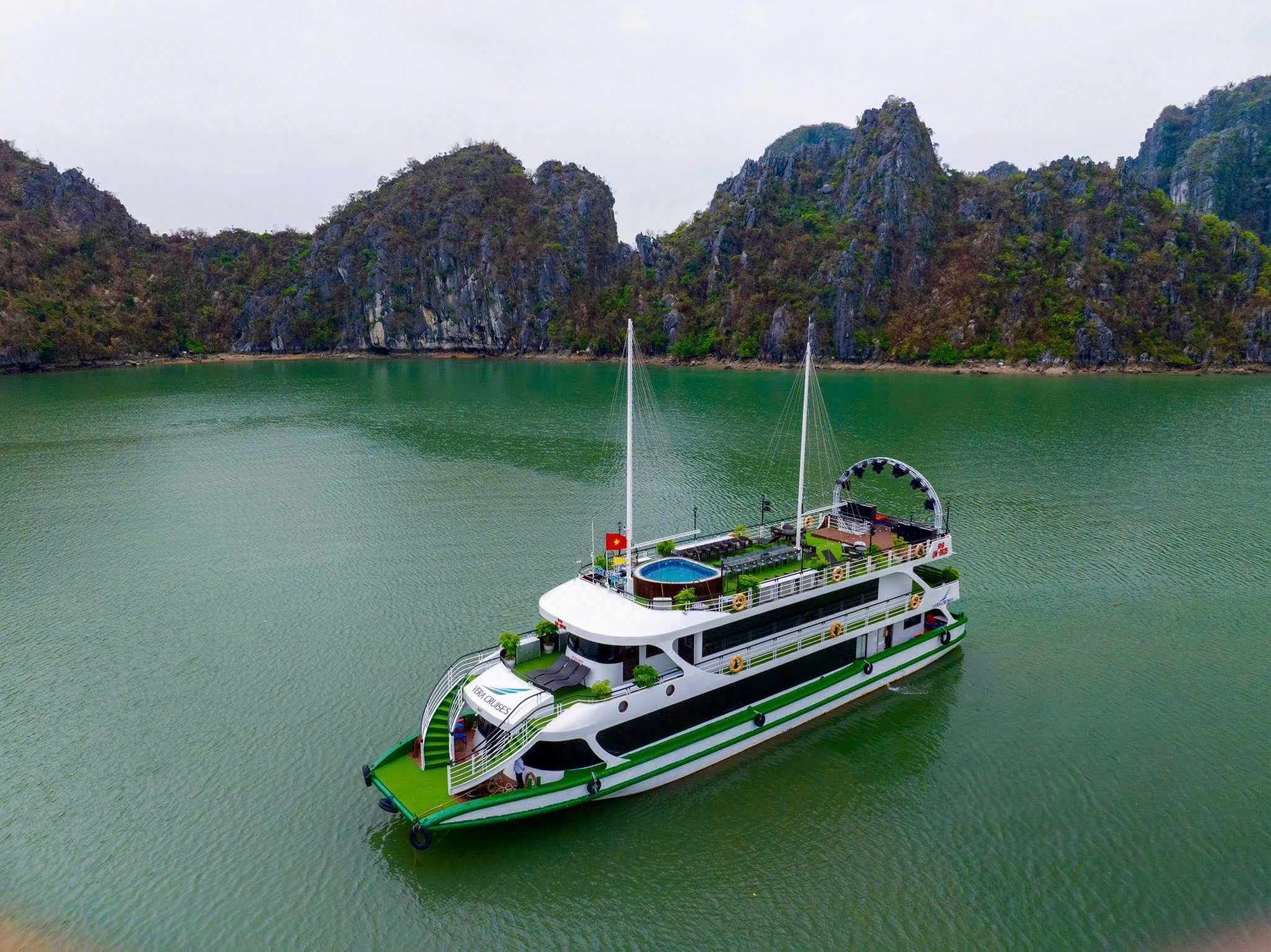 Du thuyền Vera Cruise