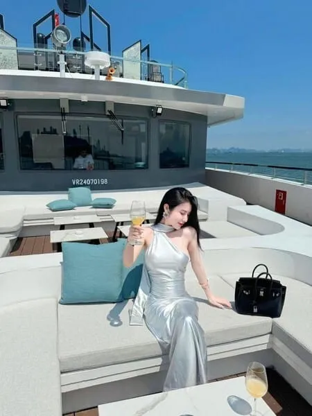 check-in-tren-du-thuyen-4