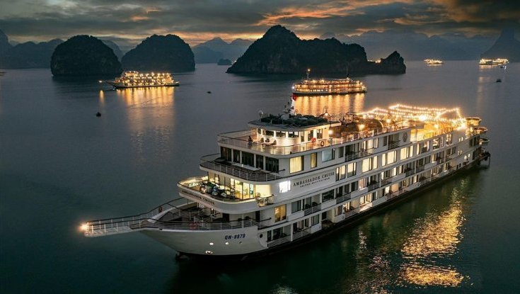 Du thuyền Ambassador Dinner cruise