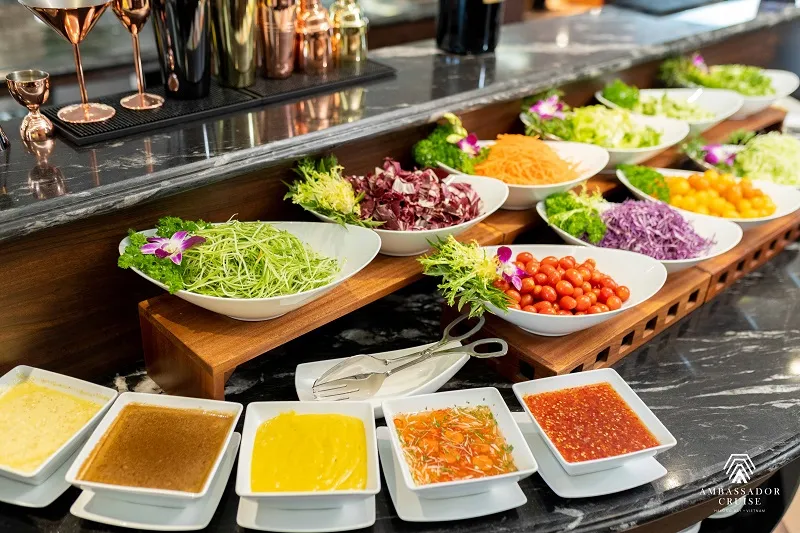 Du thuyền Ambassador Cruise (8)