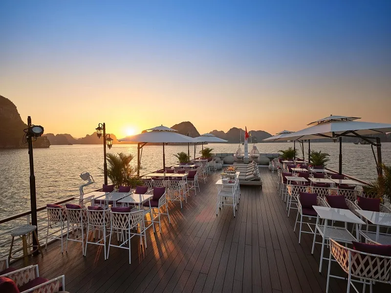 Du thuyền ăn tối Hạ Long (3)