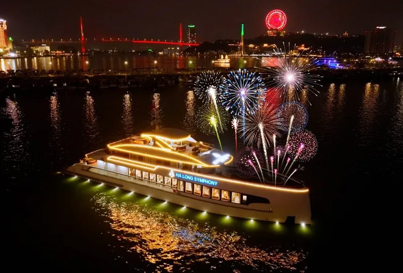 Du thuyền ăn tối Hạ Long (5)
