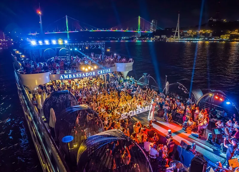 Du thuyền ăn tối Hạ Long