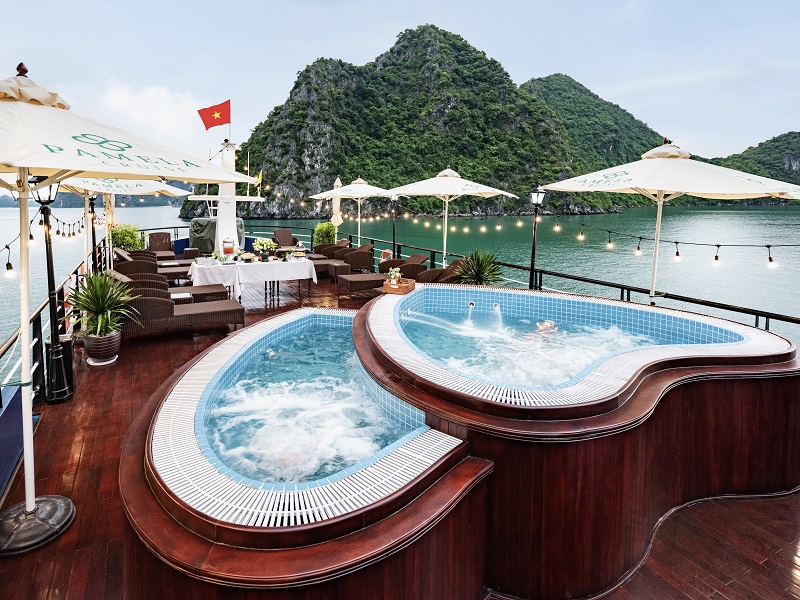Pamela là một trong những du thuyền 5 sao đẳng cấp, sang trọng bậc nhất Hạ Long (1)