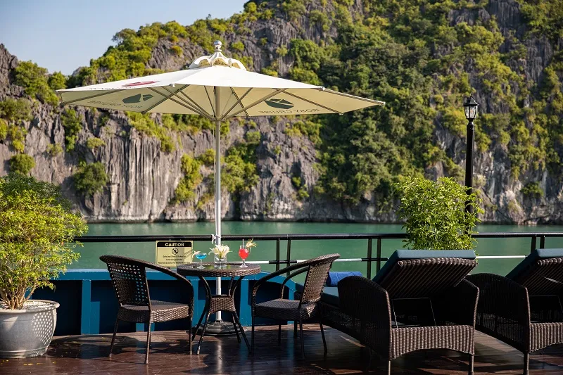 Kinh Nghiệm Đi Du Thuyền Hạ Long Tự Túc: Từ A Đến Z