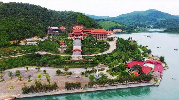 chùa-cái-bầu quảng-ninh (1)