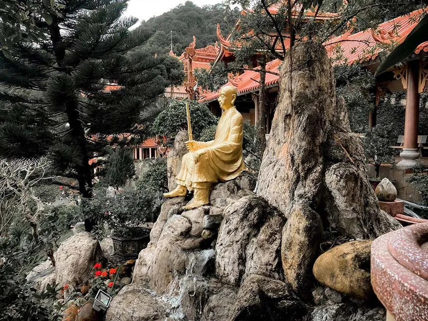 chùa-cái-bầu quảng-ninh (3)