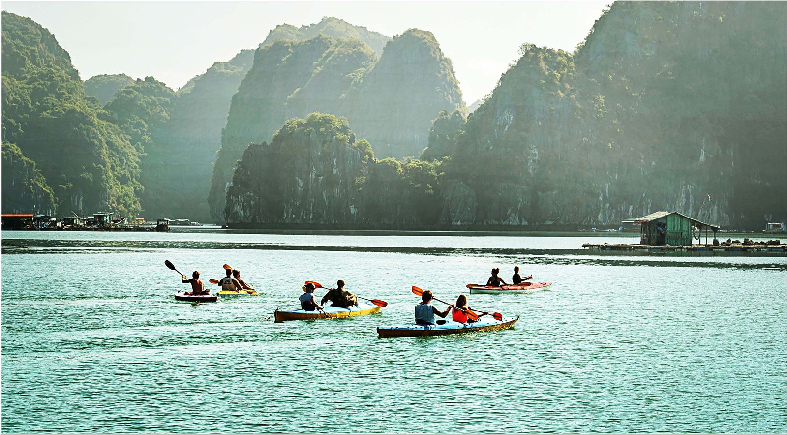 Nên Chọn Du Thuyền Hạ Long Hay Lan Hạ