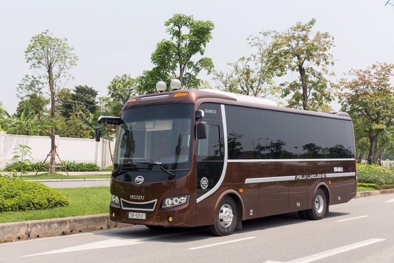Trải nghiệm Hạ Long trọn vẹn: Khám phá **combo du thuyền Hạ Long kèm xe đưa đón**