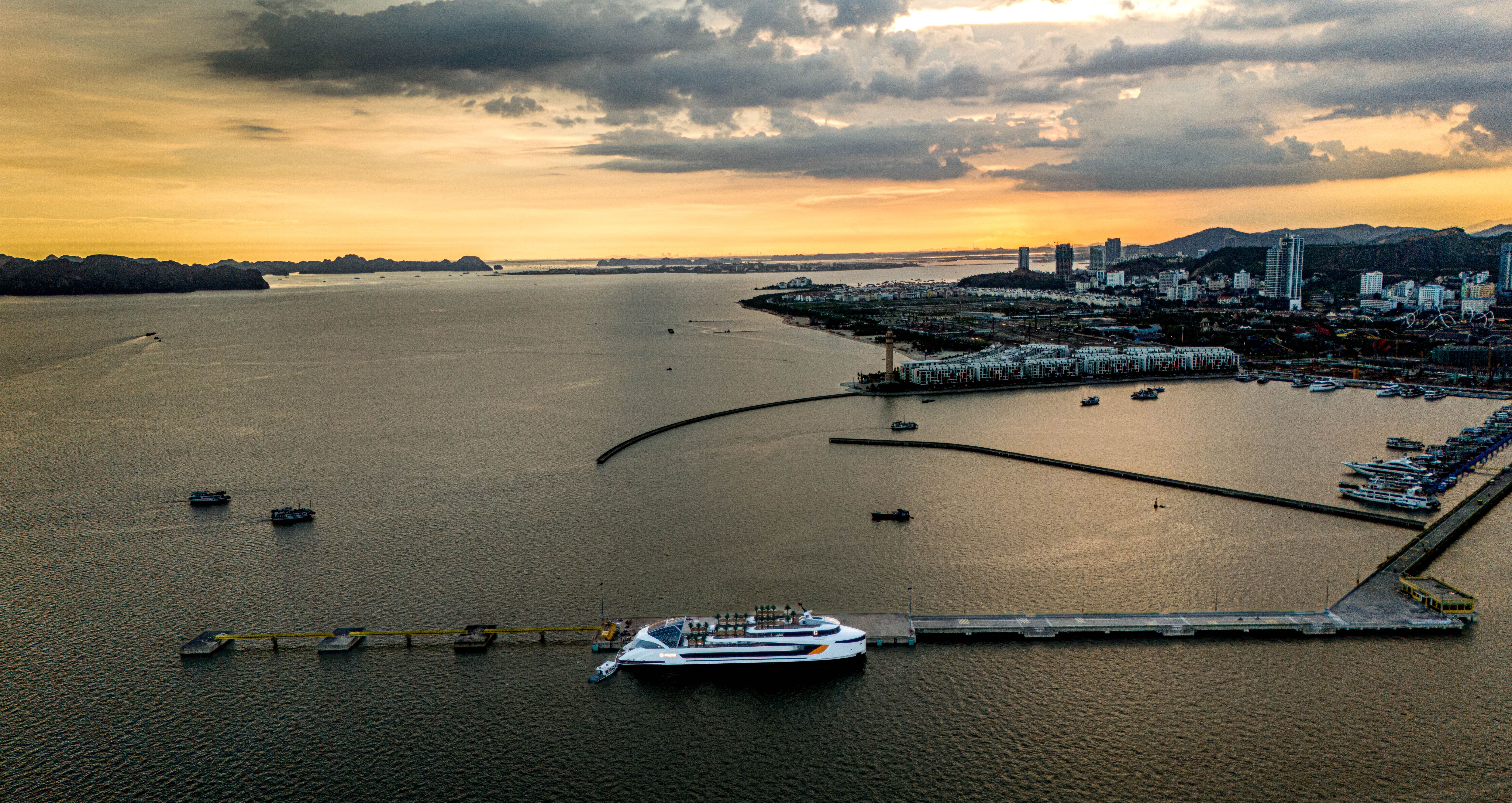 Du thuyền Dolphin Halong (4)