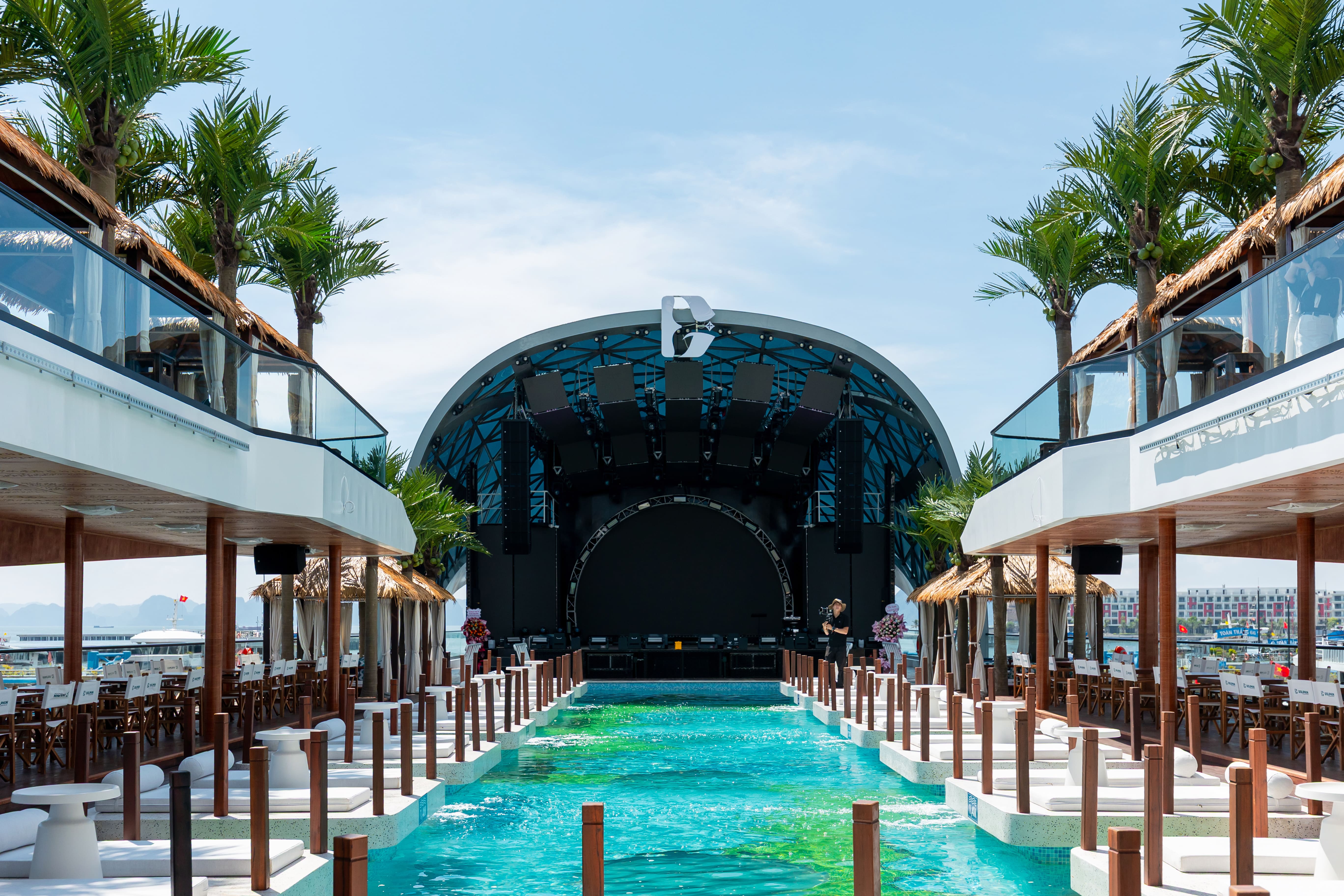 Tour du thuyền Dolphin Halong (1)