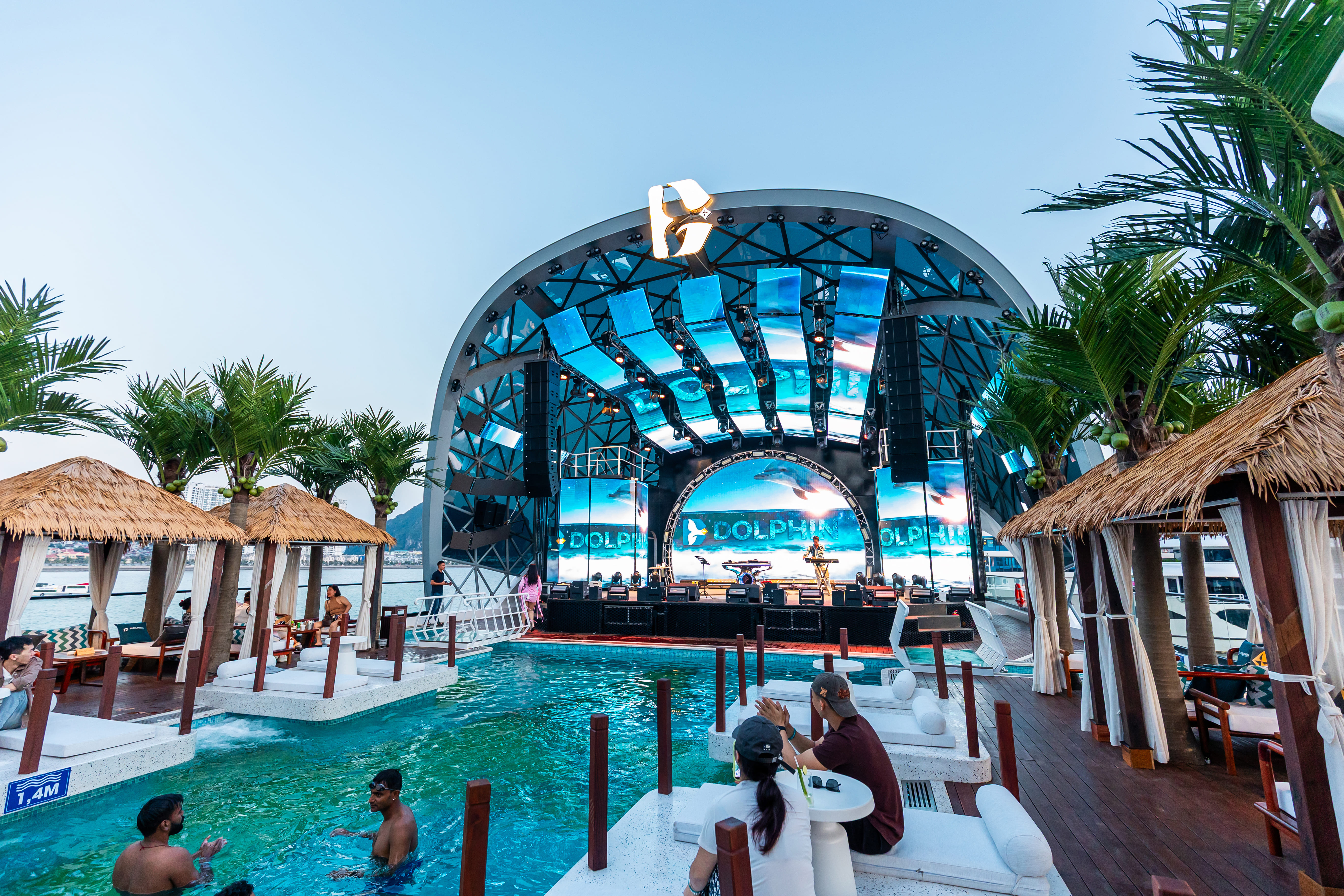 Tour du thuyền Dolphin Halong (2)