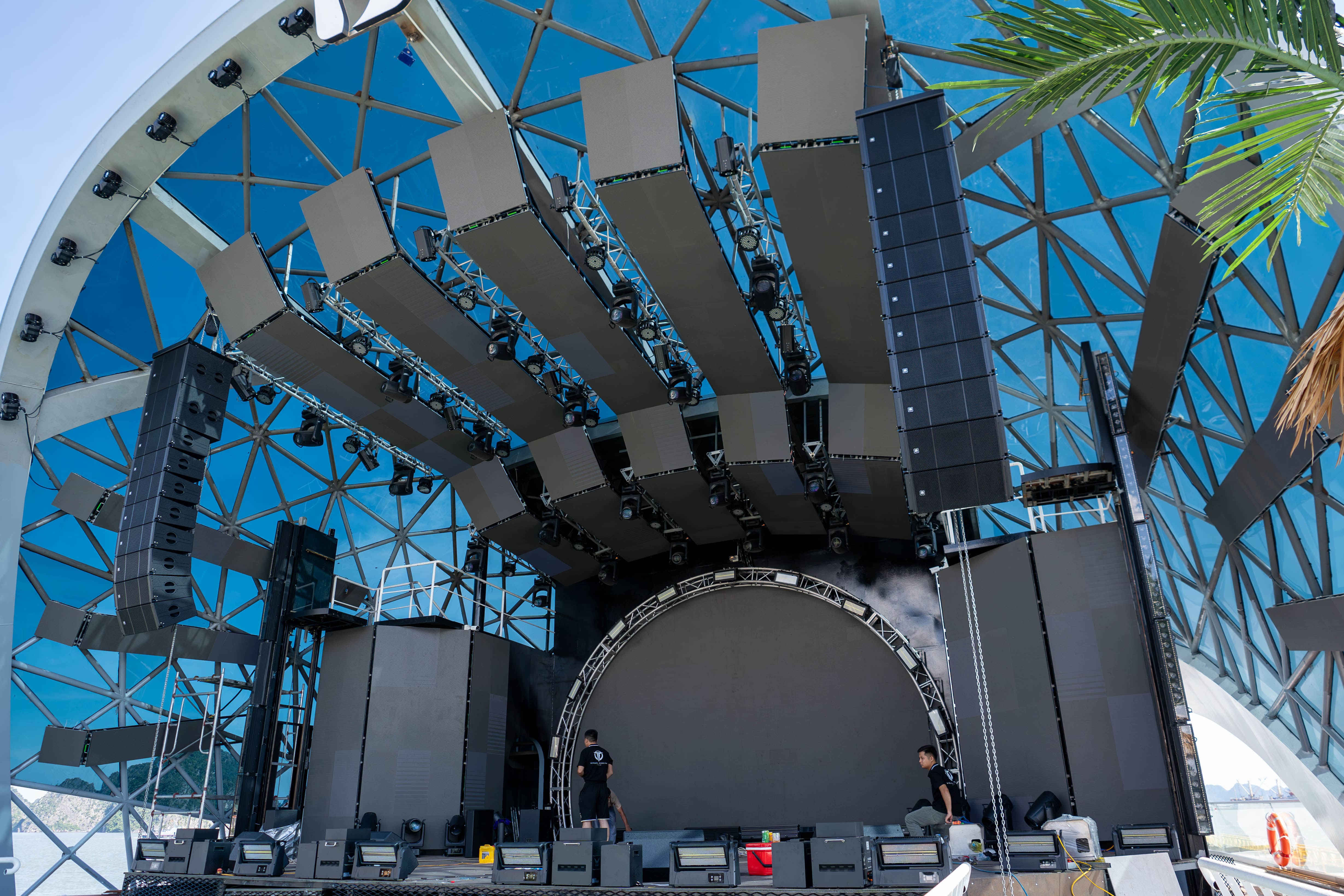 Tour du thuyền Dolphin Halong (4)