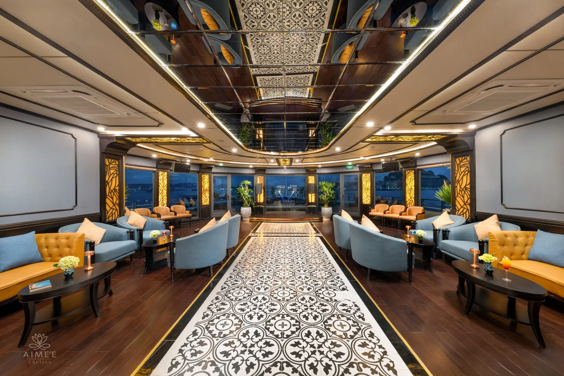 Aime_e Cruises – Amethyst Lounge (1)