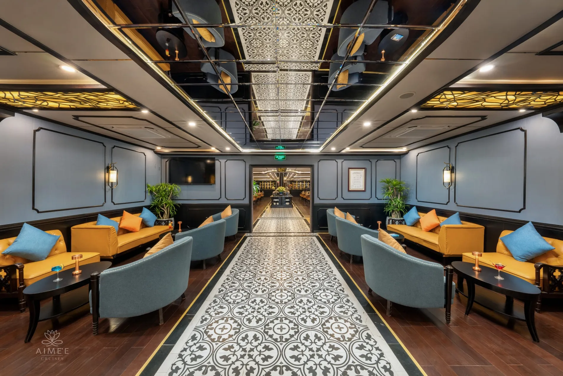 Aime_e Cruises – Amethyst Lounge (2)