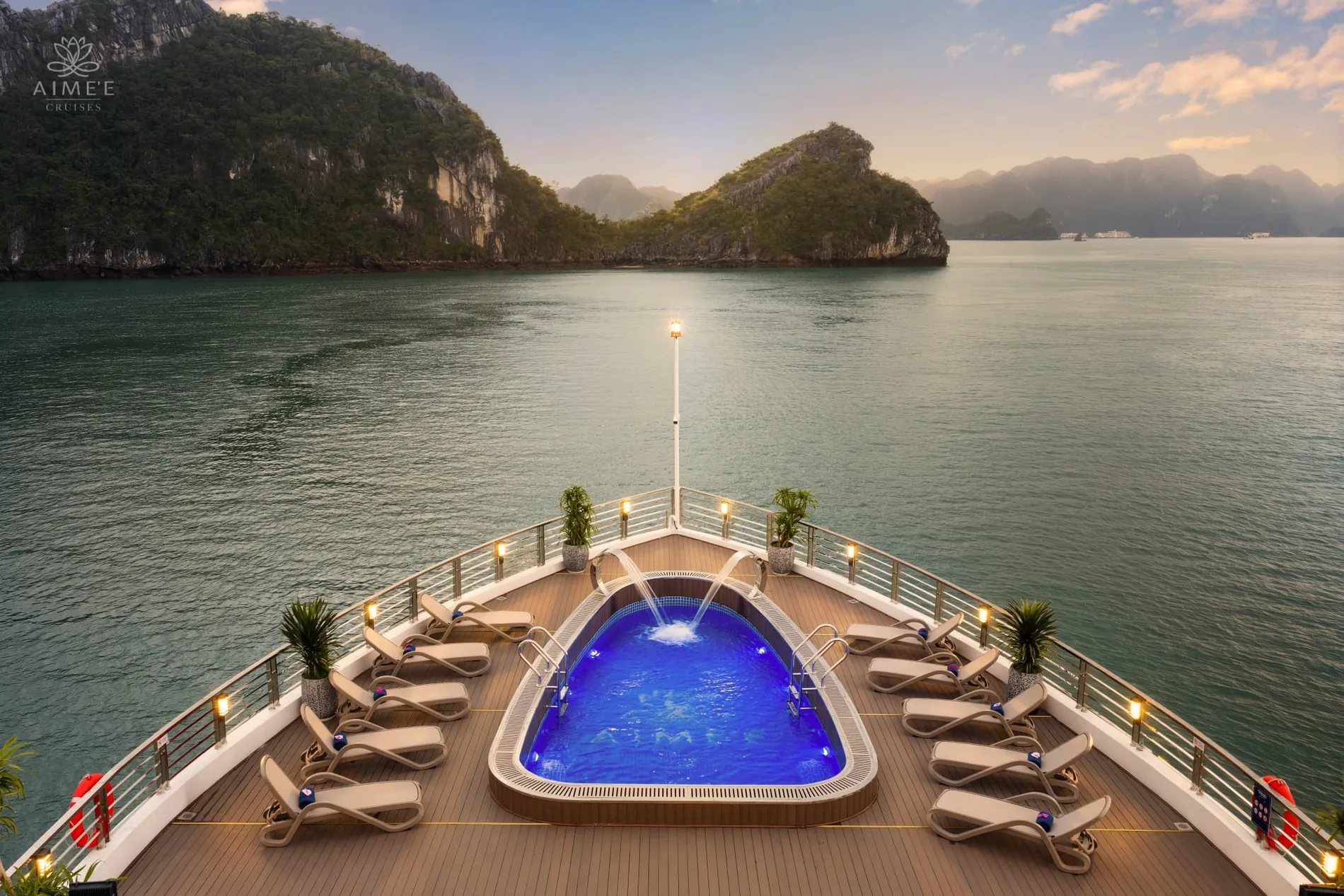 Aime_e Cruises – Sundara Jacuzzi Pool 1