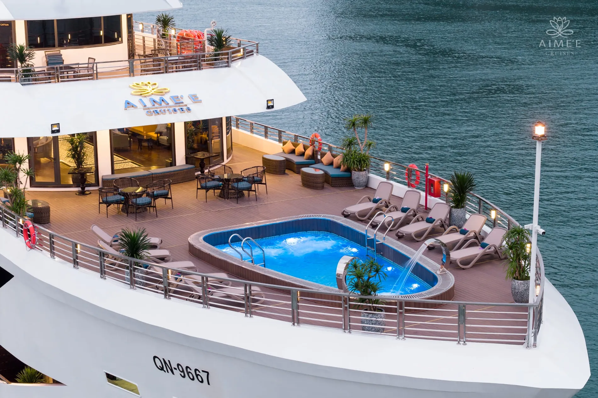 Aime_e Cruises – Sundara Jacuzzi Pool 2