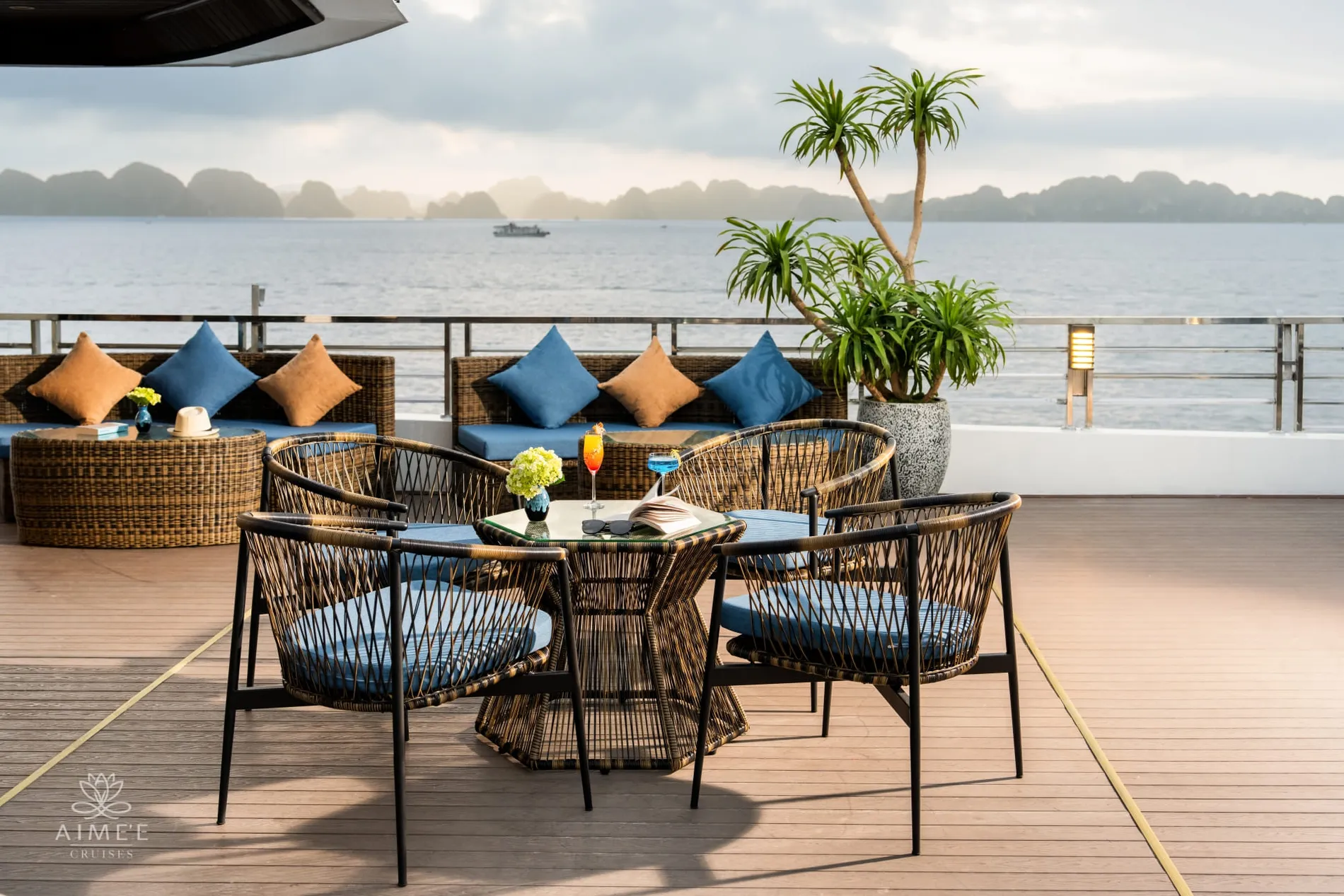 Aime_e Cruises – Sundeck 4(1)