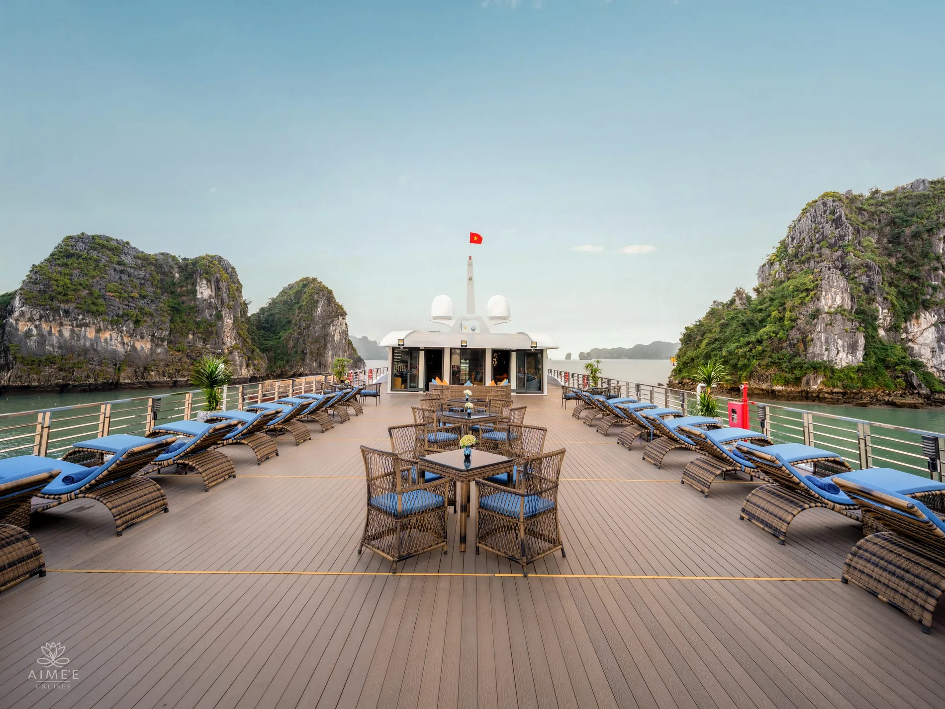 Aime_e Cruises – Sundeck 5