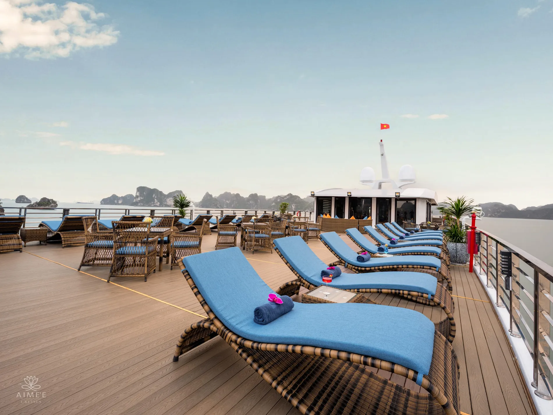 Aime_e Cruises – Sundeck 6