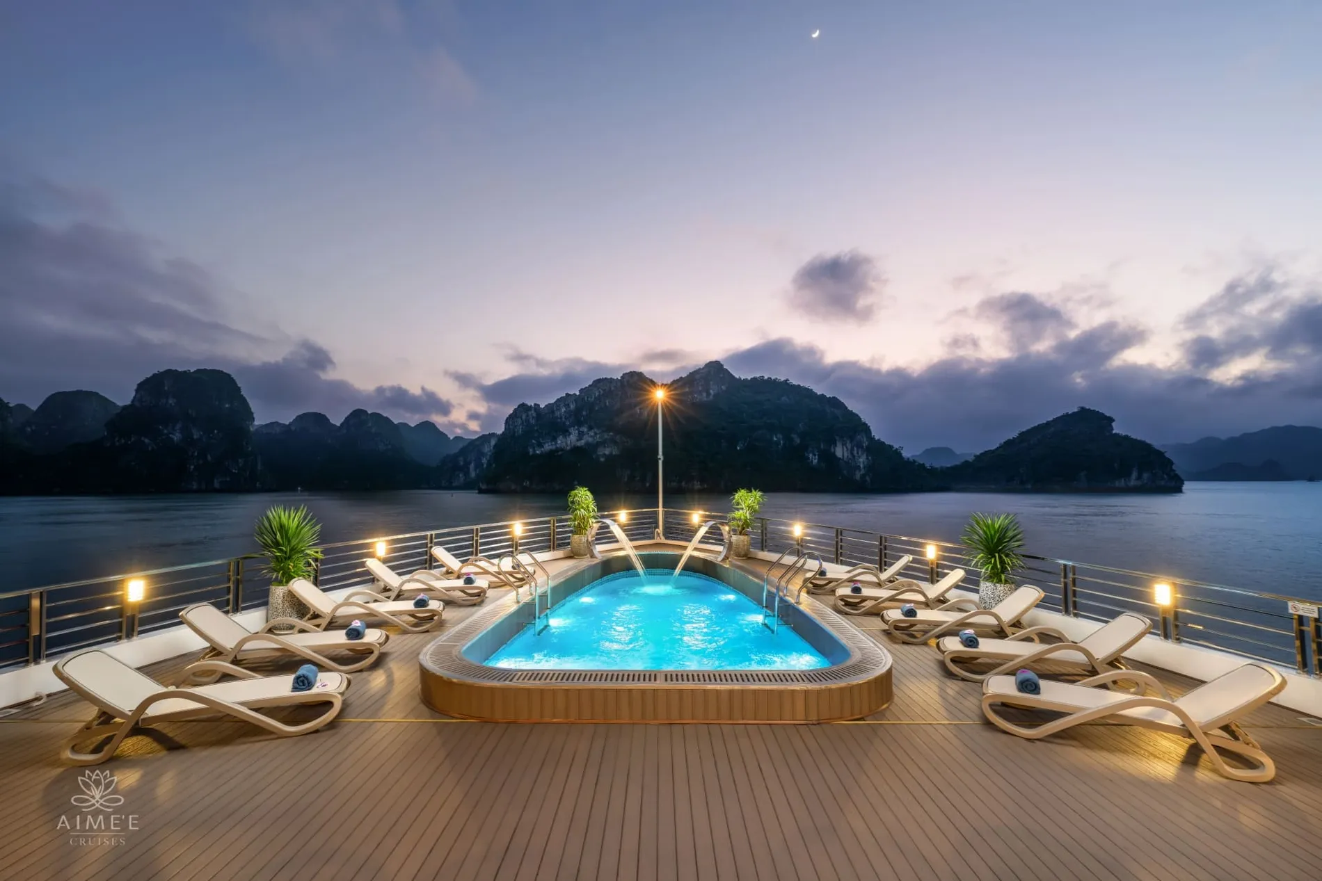 Aime_e Cruises – Sundeck 8