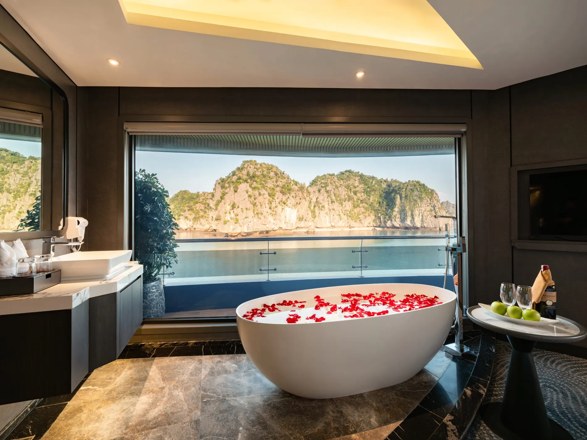 Honeymoon Suite