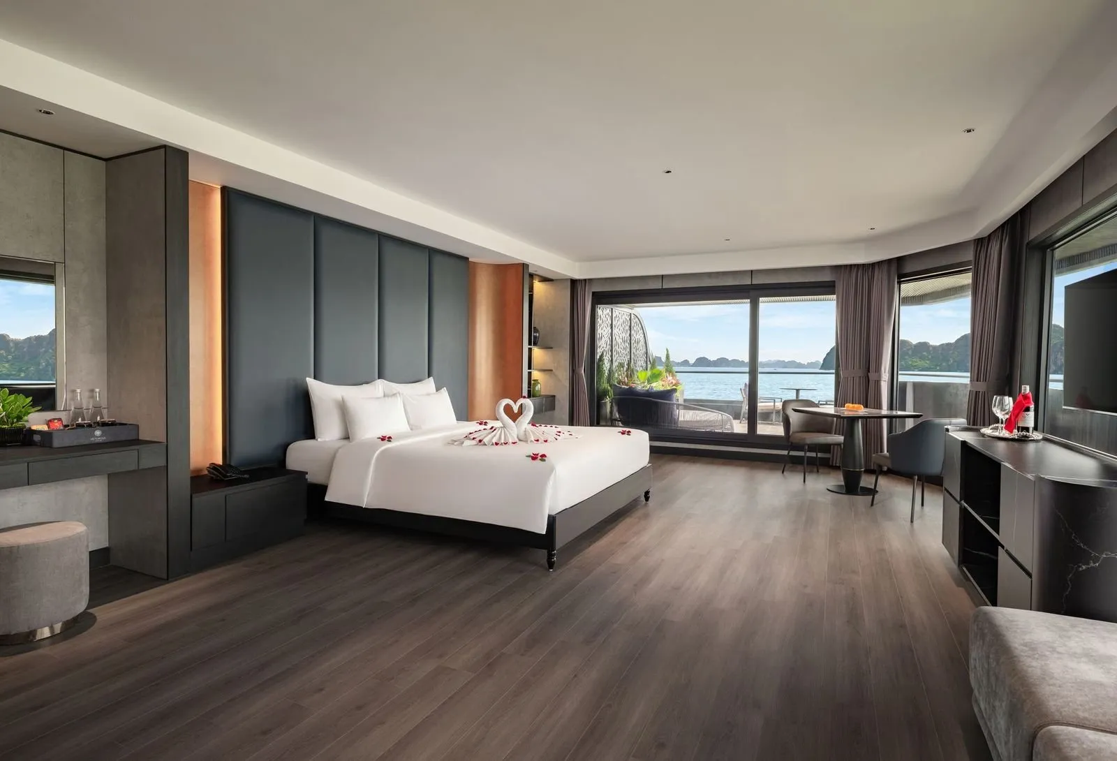 Honeymoon Suite